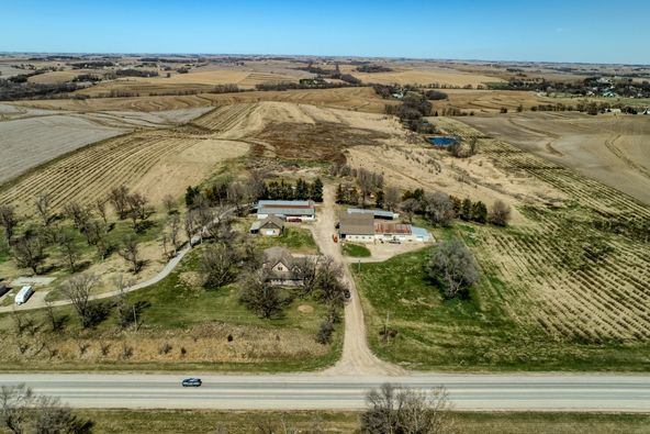 19640 Pawnee Rd, Bennington, NE 68007